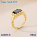 Goldener Edelstahlring mit gedrehter Textur und einem rechteckigen schwarzen Stein - US 6 / Schwarz & Gold