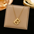 Collana con ciondolo lettera B d'oro 3D bombata e catena a serpente lucida da donna - Oro-B