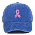 Détail de la broderie ruban rose sur casquette de baseball en coton délavé bleu marine foncé - Réglable / Bleu royal