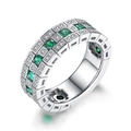 Vintage Silberring Breit mit grünen Smaragden und Zirkonia auf weißem Hintergrund - US 6