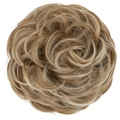 Messy bun hair piece in light blonde and brown highlights with synthetic curly fibers - Sahara Beige