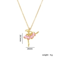 Collana con ballerina dorata con gemme ovali rosa e dettagli in pietre bianche - Rosa