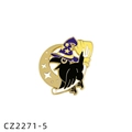 Spilla corvo smaltata con cappello da mago su scopa e luna dorata, CZ2271-5 - Corvo Strega sulla Luna (CZ2271-5)