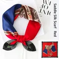 Zijden vierkant met vintage zadelprint en rode strepen voor hals of handtashandvat - 70*70cm / Rood