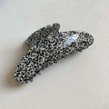Grande pince à cheveux en acétate avec motif terrazzo noir et blanc pour cheveux épais - 10.5cm / Motif à pois