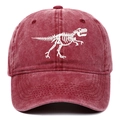 Dettaglio ricamo dinosauro su un cappello da baseball vintage in cotone bordeaux lavato - Taglia unica / Borgogna