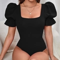 Body negro ajustado con cuello cuadrado y mangas abullonadas para un estilo casual chic - S / Negro