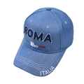 Dettaglio di cappellino in denim blu con ricamo ROMA 3D e design della bandiera italiana - Taglia unica / Blu Denim
