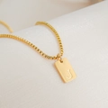 Collier minimaliste en acier inoxydable plaqué or 18K avec pendentif rectangulaire J - Lettre J