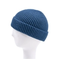 Dettaglio del berretto in maglia a coste blu navy con trama verticale su testa modello - Taglia unica / Blu Lago