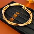 Collana a tre strati in maglia serpente dorata con finitura lucida su pelle nera - Oro