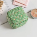 Quilted floral sanitary bag in light green cotton with vintage pattern and zipper - Green Floral
