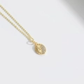Vintage gouden ketting met een ovaal portretreliëf hanger en glanzende zirkoon - Grote Ovale Icoonstijl (XL3243)