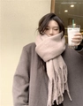 Thick pink knitted mohair scarf with fringes worn by a model in a casual street style - Pure Khaki