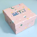 Scatola regalo quadrata rosa con illustrazioni di astronauti e dolci natalizi - Rosa Spaziale