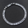 Dettaglio del bracciale da sposa in zircone con cristalli rettangolari e finitura argento - Bracciale d'Argento