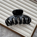 Thick glossy black claw clip for women on a professional jewelry display tray - 11cm Vertebrae Style / Bright Black