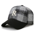 Berretto da baseball scozzese in tweed bianco e nero con lettera R ricamata bianca - Regolabile / Nero