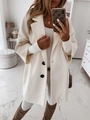 Détail d'un manteau en laine crème avec revers larges et boutons ronds noirs distinctifs - S / Hauts / Blanc