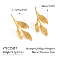 Detaillierte Maße der blattförmigen Edelstahlohrringe mit Vergoldung und Gewichtsangabe - Goldenes Blatt-Stil (YYE025217)