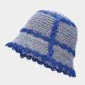 Detalle de sombrero de paja de ganchillo con patrones azules y ala ondulada - M (56-58cm) / Azul & Gris