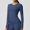 Detailansicht des dunkelblauen hochelastischen Langarm-Yoga-Tops und Leggings - S / Marineblau