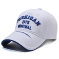 Casquette de baseball blanche vieillie avec broderie Michigan 1975 bleue et bord bleu - Réglable / Blanc
