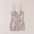 Vue détaillée de la mini robe en jean holographique métallisée avec fermeture éclair frontale - S / Dreamland Irisé
