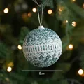 Pallina di Natale blu da 8 cm con motivo in pizzo bianco su un ramo di un albero - Blu
