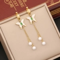 Elegante gouden vlinder oorbellen met parelmoer vleugels, groene stenen en parel hangers - 2# Kwastjes oorbellen