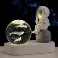 Luce notturna a sfera di cristallo con astronauta e balena e base lunare bianca - Balena di Profondità