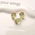 Ciondolo a fragola verde chiaro in resina con perle bianche e chiusura a foglia dorata - Verde Trasparente