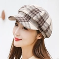 Dettaglio del cappello newsboy a quadri beige e marrone con tesa rigida e trama in lana - M (56-58cm) / Grandi Quadri-Marrone