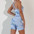 Tuta da yoga tie-dye azzurra aderente con spalline incrociate sulla schiena - S / Tuta corta blu