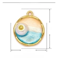 Pendentif rond en acier doré avec motif de vagues en émail bleu et orange - YE839 Plage de l'Océan