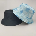 Reversible bucket hat in classic black and blue-white tie-dye print for sun protection - M / Blue and White Tie-Dye Style (2#)