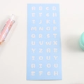 Lichtblauwe vel met witte dikgedrukte hoofdletterstickers voor DIY plakboek decoratie - Blauwe Crème