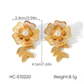 Vue détaillée des boucles d'oreilles fleur dorée avec mesures 4,1cm x 2,4cm et poids - Style Fleur et Feuille Dorée (HC-E10220)