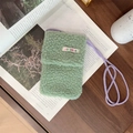 Borsa porta cellulare in peluche verde menta con tracolla a corda viola e etichetta - Verde Erba di Peluche