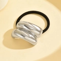 Elastico per capelli nero con accessorio geometrico minimalista in metallo argento - Argento