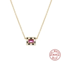 Dettaglio collana in argento s925 con gemma rosa e smalto a scacchi bianco e nero - Rettangolo/Scacchiera / Oro-Zircone Rosa