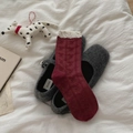 Pantofole in feltro grigio scuro e calze di maglia bordeaux con bordi beige a rotolo - Taglia unica / Rilievo