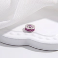 Dettaglio macro del distanziatore S925 in argento con zirconi viola per creazione gioielli - Zircone Rosso Rosa / 8mm / Oro bianco