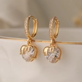 Pendientes de corazón con circonita bañados en oro 18K y diseño de lava - Estilo Corazón Fundido / Dorado