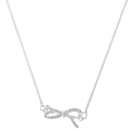 Dettaglio del ciondolo a fiocco con zirconi brillanti su catena a maglia quadrata - Collana di Platino