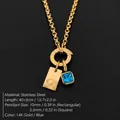Collar de acero inoxidable chapado en oro de 14K con colgante letra Q y cristal azul - Letra Q