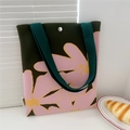 Detail of green knitted floral tote bag with pink flower pattern and silver magnetic closure - Big Flower Pink Green