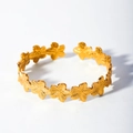 Detailed view of 18k gold plated stainless steel bracelet with floral leaf pattern - Gold Flower Style (1-DQ-001) / 18K Gold / Gold