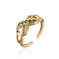 Dettaglio anello infinito placcato oro 18K con zirconi verdi e piccoli cristalli chiari - Aperto Regolabile / Simbolo dell'Infinito con Zircone Verde e Bianco (12323)