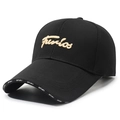 Schwarze Baseballkappe mit goldener Stickerei und weißem Sport-Schriftzug am Schirm - Verstellbar / Schwarz mit Goldstickerei